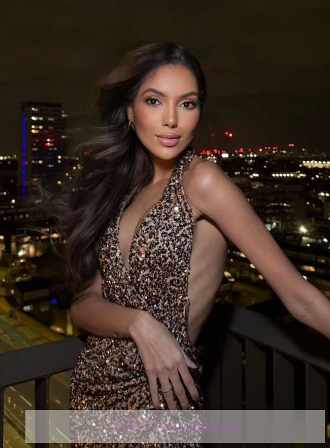 Daphne Brunette 24hr Companions Escorts