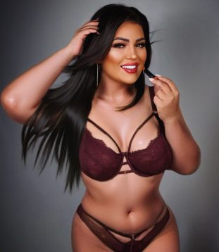 In this image, Paulina shines with confidence and grace in every little detail.
